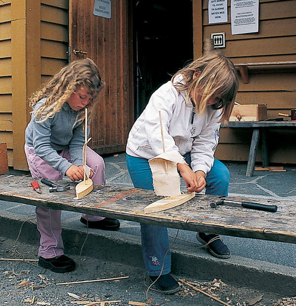 Two builders use the long saw