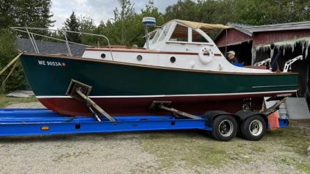 28' Bunker & Ellis, bass boat,1960,  on trailer