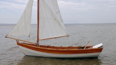14' Amesbury Skiff, in water port side view