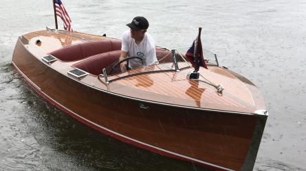 1937 Chris Craft 17 , in water starboard side bow view