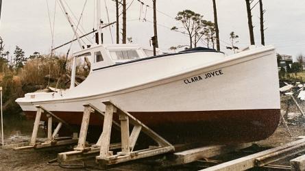 Core Sound Sink Netter style round stern, on stands starboard side bow view