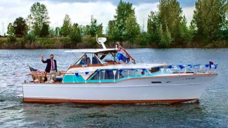 LOUIE, 36'10" Chris-Craft Constellation.