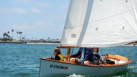 Goat Island Skiff - easy to build plywood sailing dinghy. Light and fast whether under sail or rowing