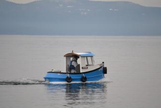 Starboard aft on lake