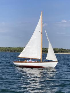 Buzzards Bay 14, under sail starboard side view