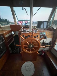 Well Maintained True Classic Grand Banks, wheel house