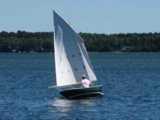 Le Canard sailing
