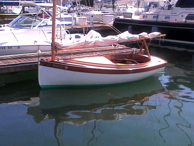 BILL GARDEN 12FT “TOMCAT” CATBOAT, docked port side bow view
