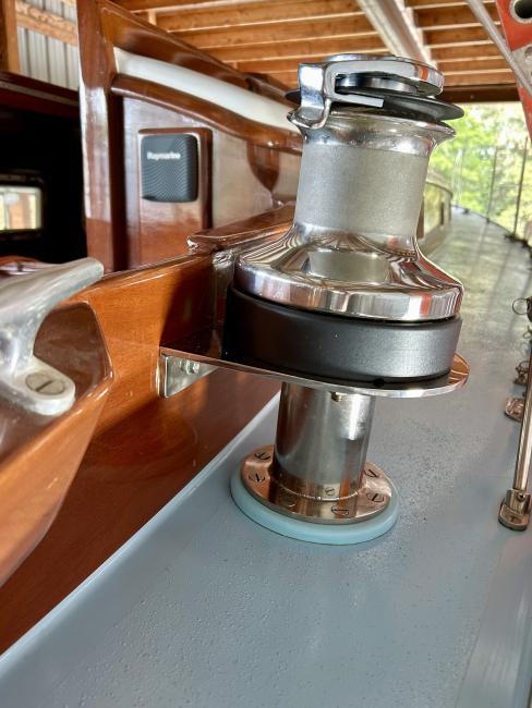 Spirit 39’ Sloop, upclose view side rail