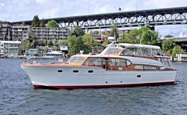 HOLIDAY IV, Chris-Craft Conqueror. Photo courtesy Classic Yacht Assn.
