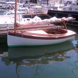 BILL GARDEN 12FT “TOMCAT” CATBOAT, docked port side bow view