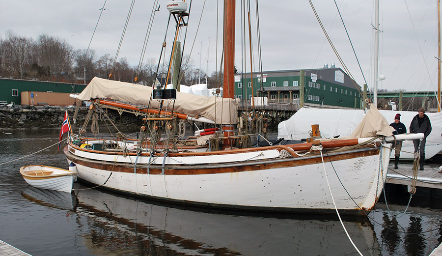 FLEKKERØY at dock.