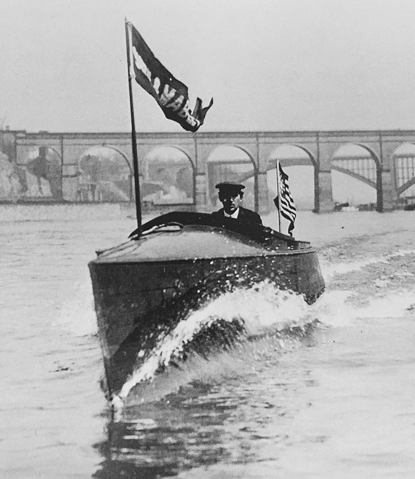 INGT-ET-UN, later called “the first auto-boat
