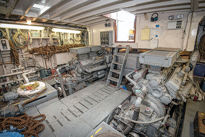 The engineroom of P–520.