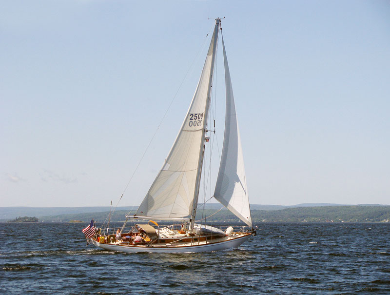 ELSKOV under sail.