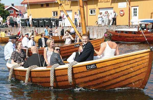 Wedding aboard a snekke