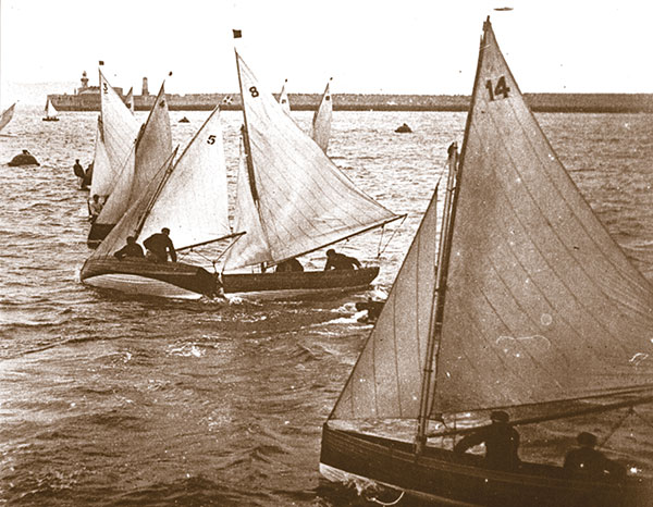 Double-ended, or “Scotch-sterned” boat