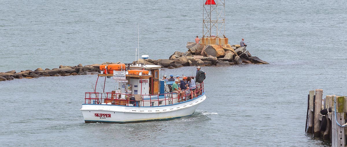 SKIPPER leaving Vineyard Haven