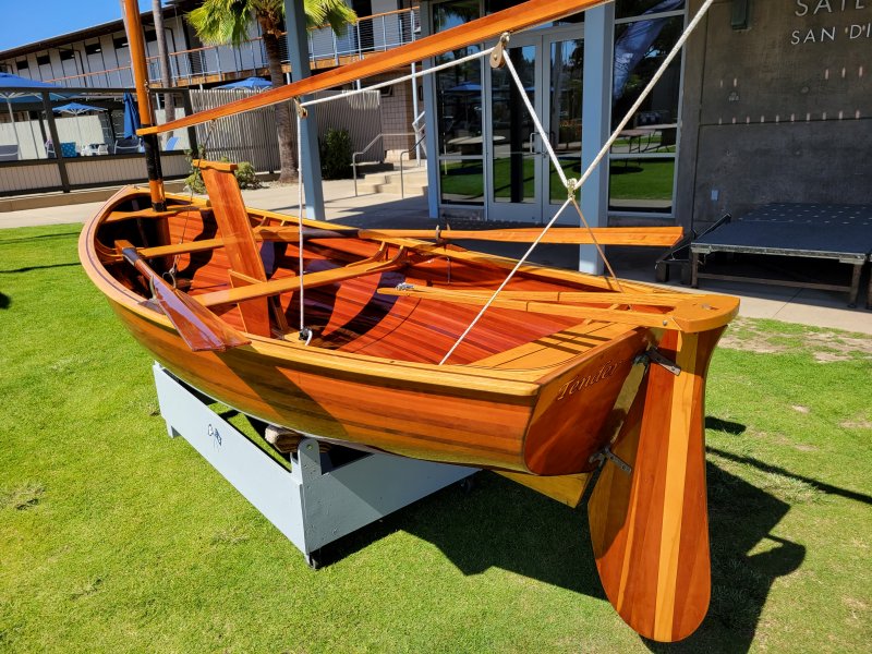TENDER replica of a Nathanael Herreshoff Columbia 9 rowing sailing