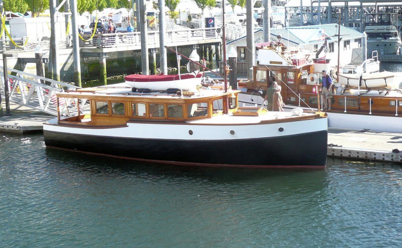 COMRADE, designed by Hanson, built by Franck & McCrary. COMRADE, designed by H.C. Hanson. Photo: CYA.
