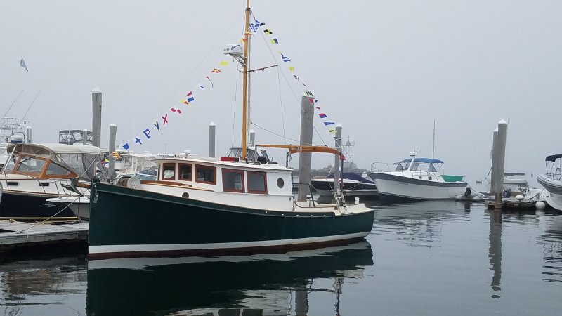 Camill Dockside Dressed for holiday