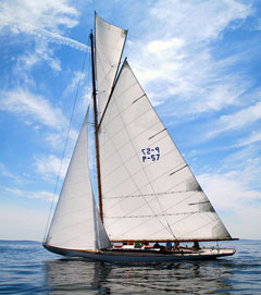 Herreshoff P-class JOYANT sailing