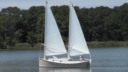 Catbird 24, undersail portside view