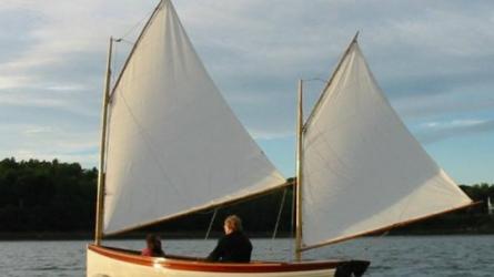 Coquina under sail