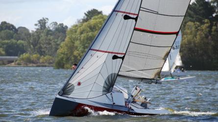  i550 racing sailboat photo