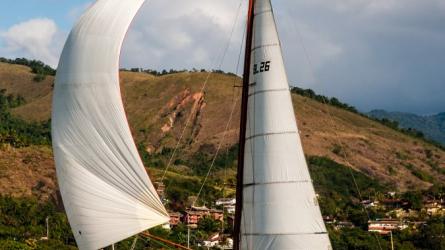 CANGREJO sailing in Ilhabela