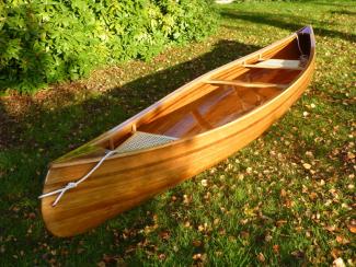 State portrait of Wabnaki canoe Houtje.