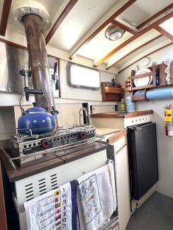 1972 Custom Sedan Cruiser, kitchen