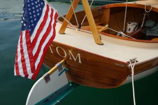 BILL GARDEN 12FT “TOMCAT” CATBOAT, in water view of stern