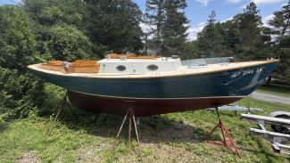 BRIDGES POINT 24, Sail #37, starboard view