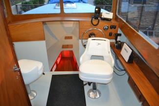 Surf Scoter Cruiser 22, view of the wheel house