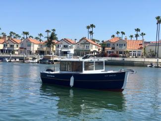 Surf Scoter Cruiser 22, in water starboard side