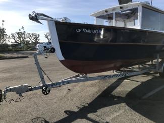 Surf Scoter Cruiser 22  , port side bow view on trailer