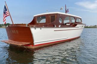 Chris-Craft Enclosed Cruiser