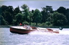 28' Bermuda Runabout in water