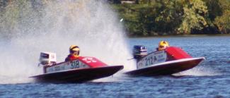 Mini Vees battle in APBA-sanctioned racing