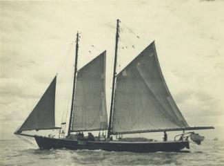 J. & E. RIGGIN was built in 1927 to dredge oysters in Delaware Bay