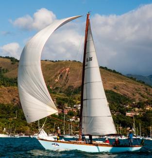 CANGREJO sailing in Ilhabela