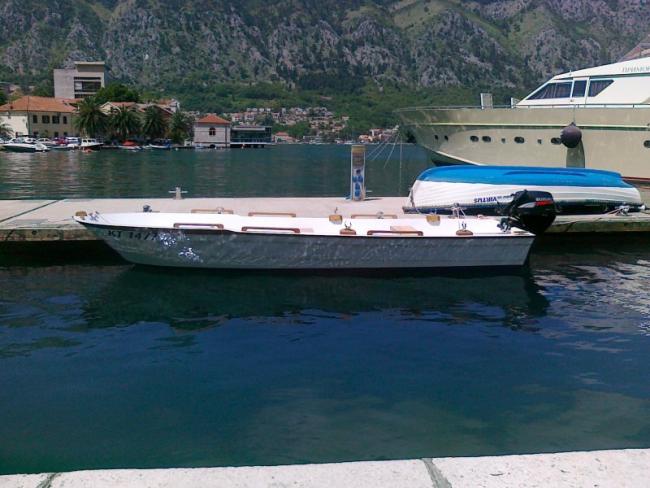 Zoran Bozovic designed and built this 14' motorboat.