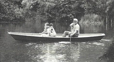 Voyager under paddle