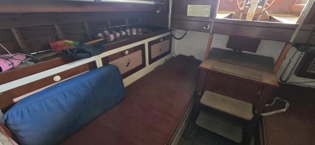 32' Rhodes sloop, inside view
