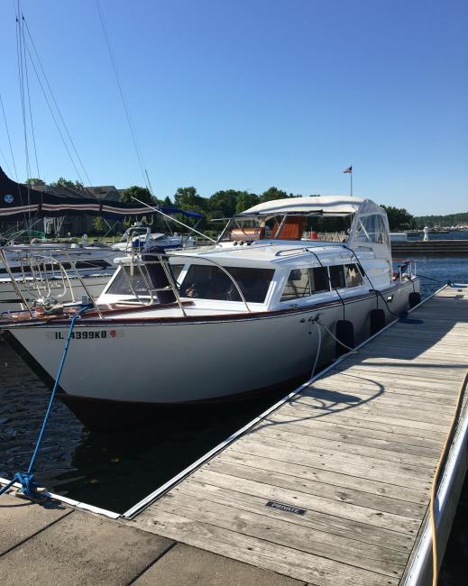 1963 Chris-Craft Futura 33', docked port side bow view