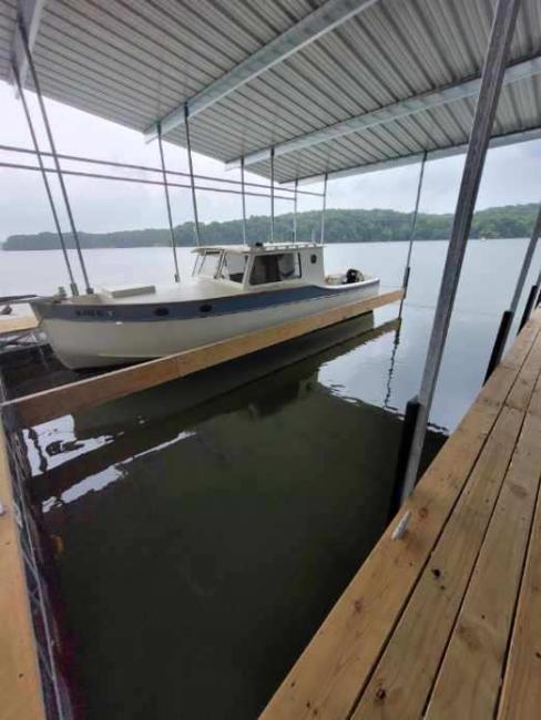 2008 27' custom cruiser , docked port side view