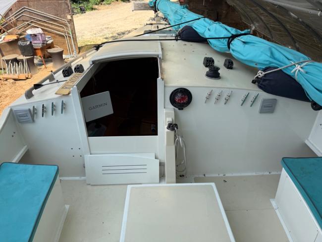 AREY'S XFC 22' CAT, view of deck looking into cabin