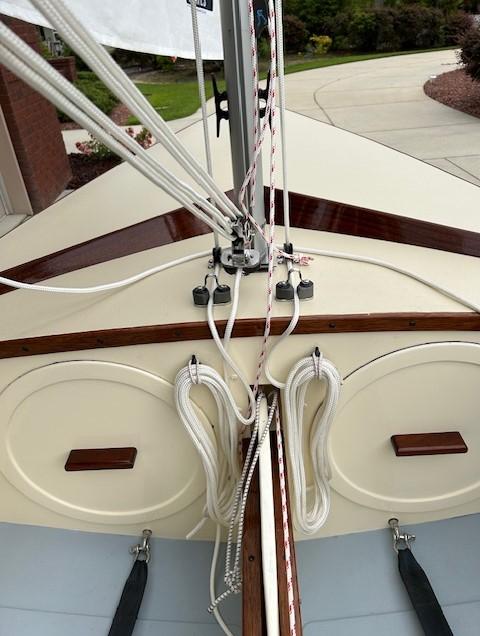 Arch Davis Ace 14, view inside on deck up close