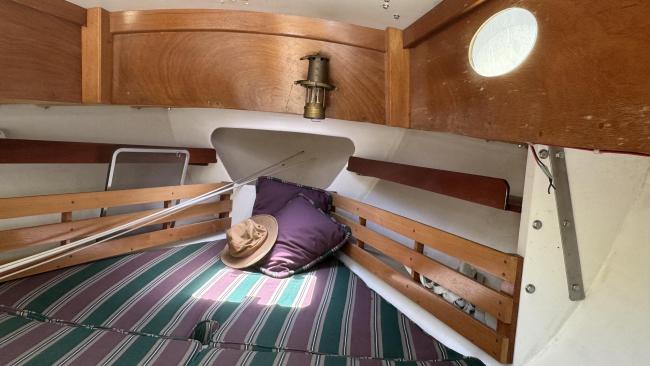 BRIDGES POINT 24, Sail #37, inside view